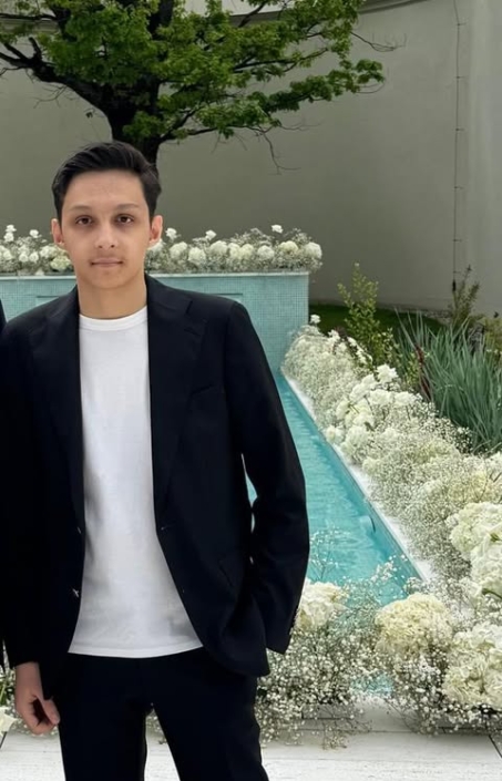 Tanase Alex, 18 ani, sunt elev la Colegiul Național Ion Neculce, clasa a XII a profil Mate-Info