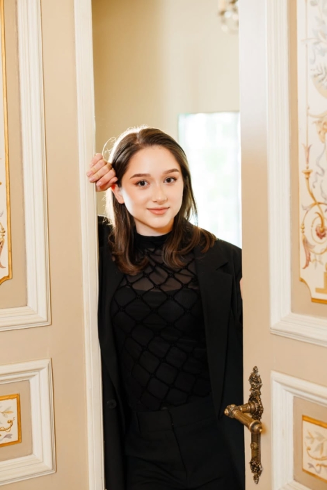 Dumitru Adriana, 18 ani elevă la Colegiul Național „Spiru Haret” din Tecuci, profil matematică-informatică, în clasa a XII-a