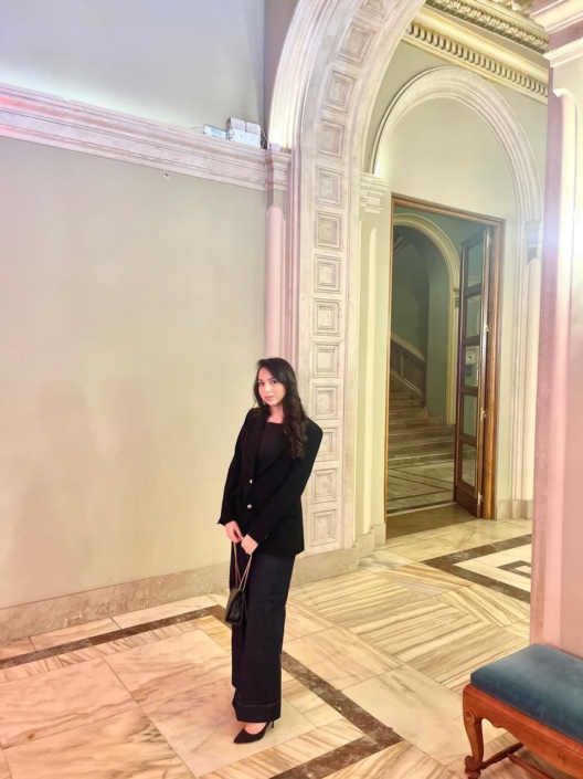 Adriana Dincă, 19 ani  studentă la Facultatea de Management Financiar, specializarea Finanțe și Bănci.