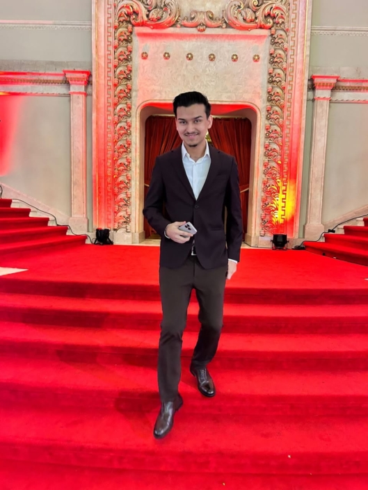 Chiriac Robert, am 18 ani și sunt elev la Liceul Teoretic „Victoria”, clasa a XII a, profil Filologie